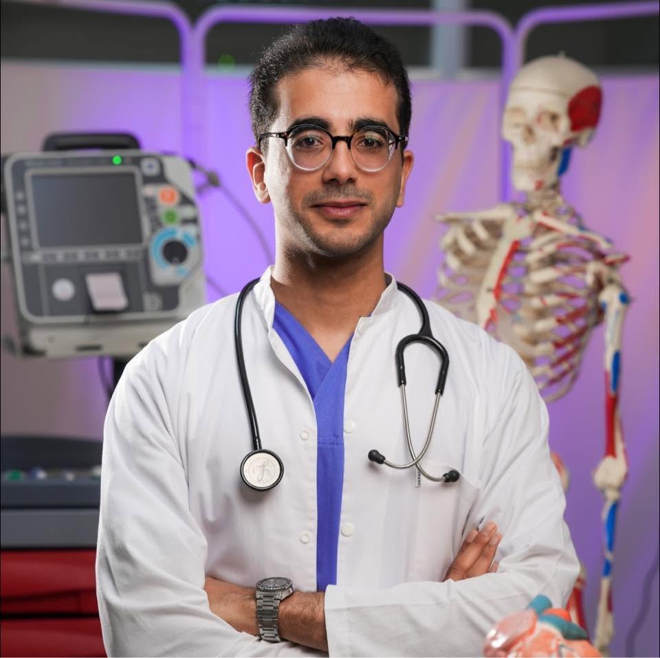 Médecin en blouse blanche avec un stéthoscope